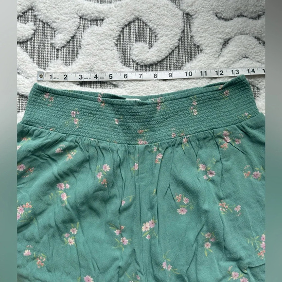 American Eagle Green Flower Shorts | Sz M - Picture 2 of 5